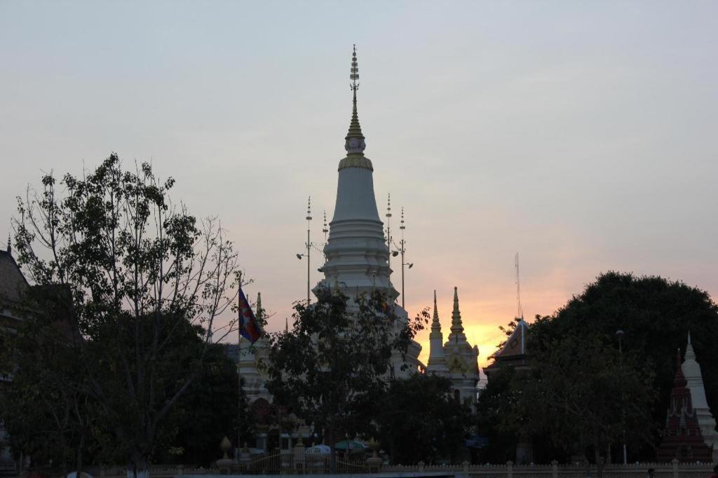 Jun Yue Hotel Phnom-Penh Buitenkant foto