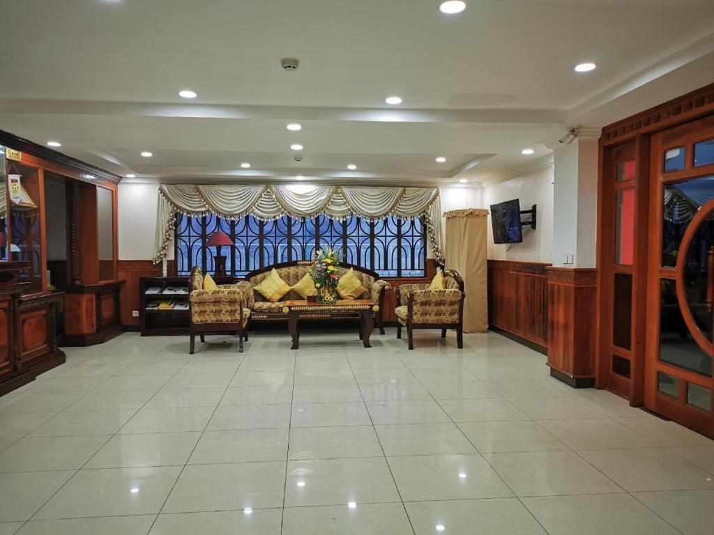 Jun Yue Hotel Phnom-Penh Buitenkant foto