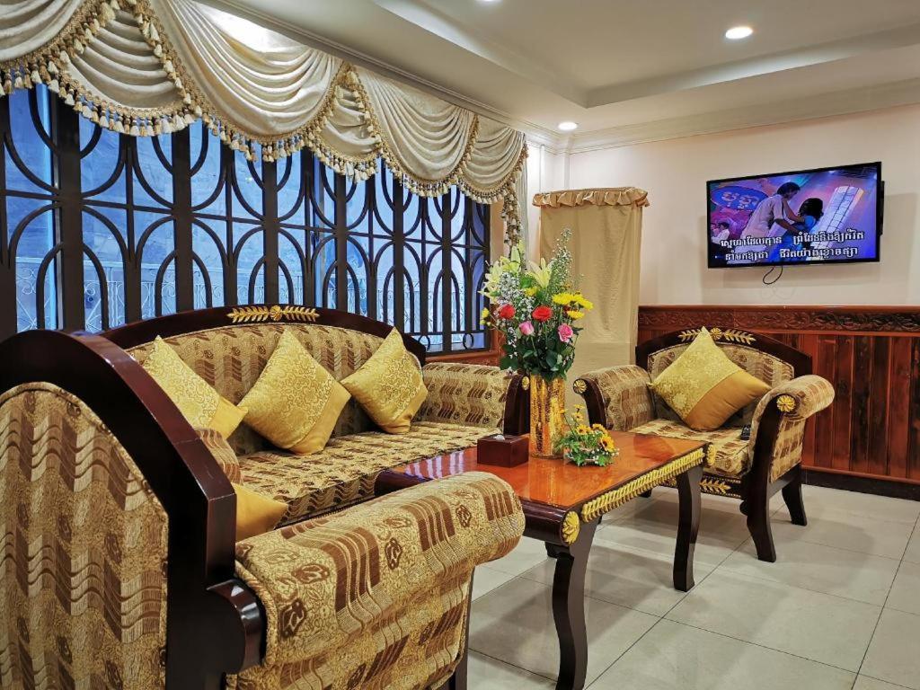 Jun Yue Hotel Phnom-Penh Buitenkant foto