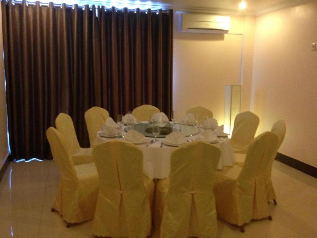 Jun Yue Hotel Phnom-Penh Buitenkant foto