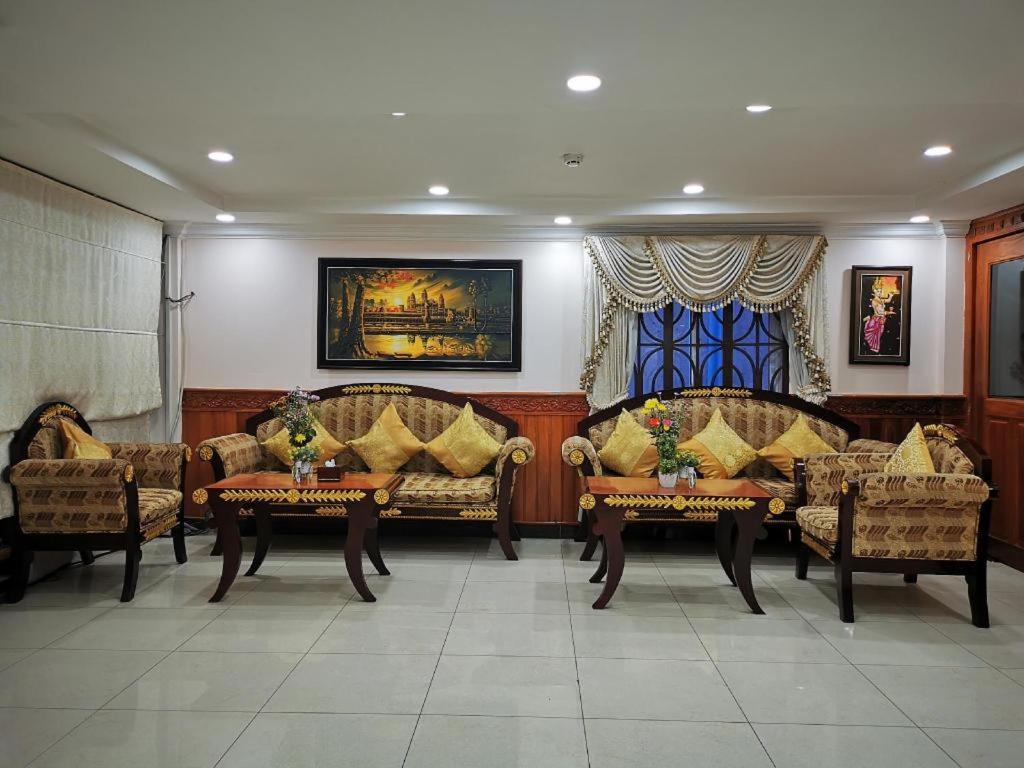 Jun Yue Hotel Phnom-Penh Buitenkant foto