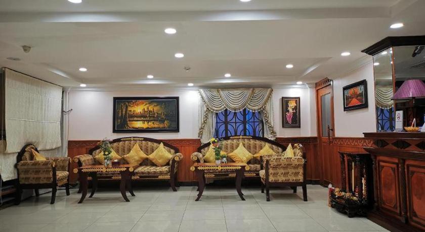 Jun Yue Hotel Phnom-Penh Buitenkant foto