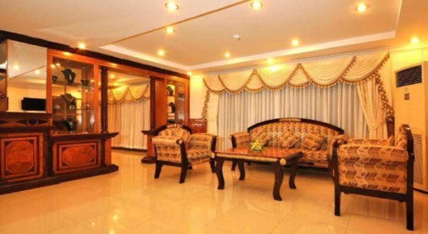 Jun Yue Hotel Phnom-Penh Buitenkant foto