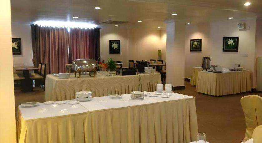 Jun Yue Hotel Phnom-Penh Buitenkant foto