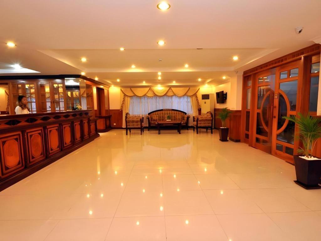 Jun Yue Hotel Phnom-Penh Buitenkant foto