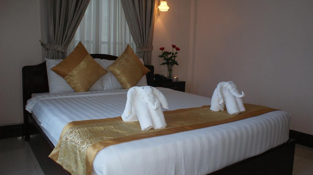 Jun Yue Hotel Phnom-Penh Buitenkant foto
